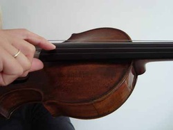 violin pizzicato